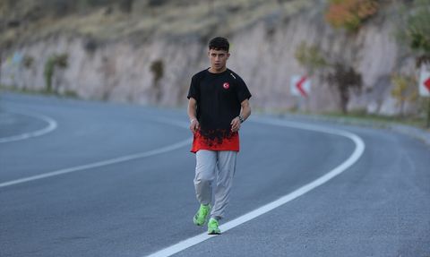 Yürüyüş Şampiyonu Öğrenciler Doğada Antrenman Yapıyor