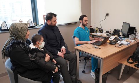 Biyonik Kulak Operasyonu ile İşitme Engelli Çift İlk Kez Duydu