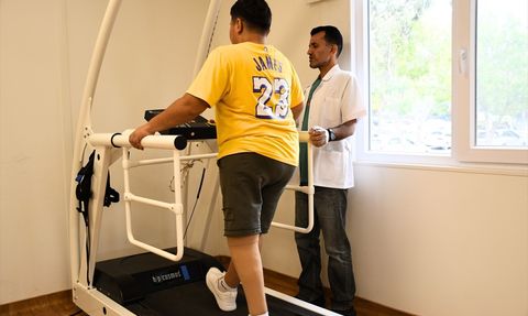 Depremden Sonra Protezle Yürümeye Başlayan Onur'un Mühendislik Hayali