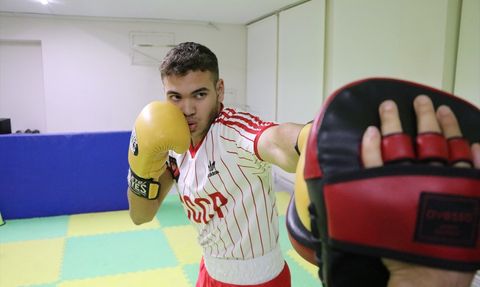 Geleceğin Şampiyonlarını Yetiştiren Boks Antrenörü Burhan Deme