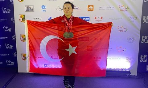 Milli Kadın Halterciler Avrupa Şampiyonası'nda Altın Ve Gümüşle Dönüyor