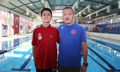 Serebral Palsili Eymen Sarıtaş, Yüzmede Engelleri Aşarak Hedeflerine Ulaşıyor