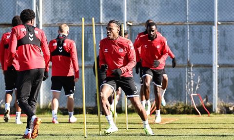 Sivasspor, Fenerbahçe Maçına Hazırlanıyor