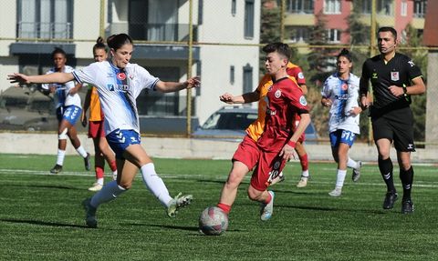 Turkcell Kadın Futbol Süper Ligi: Galatasaray Petrol Ofisi Hakkarigücü'nü Geçti
