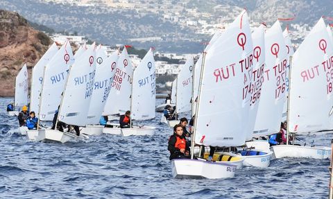 11 Yaşındaki Mercan Dalgacı'nın Yelken Zaferi