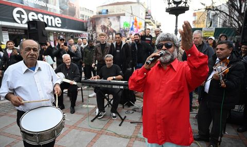 Edirne'de Roman Müzik Klip Çekimi Açık Hava Konserine Dönüştü