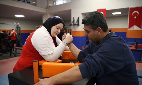 Fehime Bülbül: Bilek Güreşinde Avrupa Şampiyonu ve Dünya İkincisi