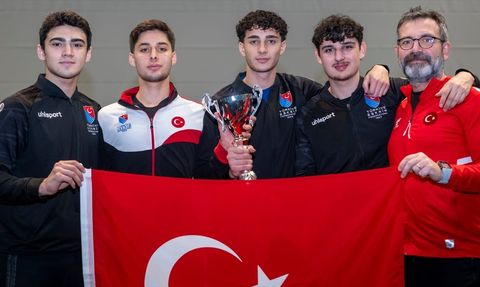 Genç Erkek Kılıç Takımı Almanya'da Bronz Madalya Kazandı