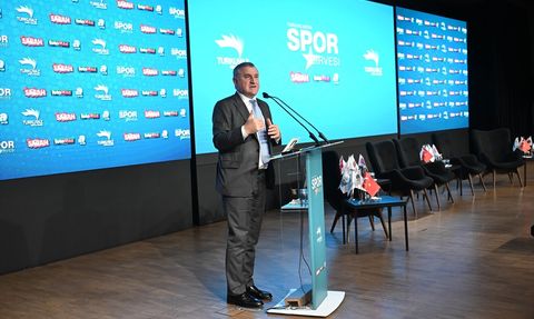 Gençlik ve Spor Bakanı Osman Aşkın Bak, Spor Zirvesi'nde Önemli Açıklamalarda Bulundu
