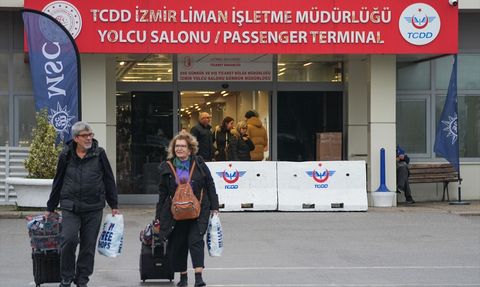 İzmir Limanı'na Kruvaziyer İle 2.700 Turist Ziyareti