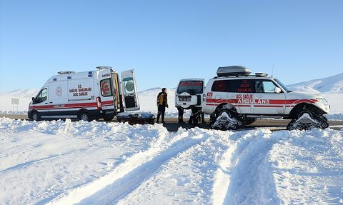 Karla Mücadele: Bayburt'taki Acil Sağlık Ekipleri Zamanla Yarışıyor
