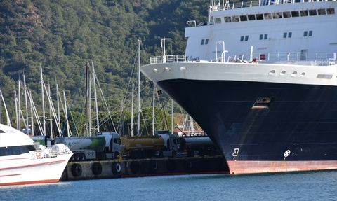 Marmaris'te Yakıt İkmal Eden "Blue Sapphire" Yolcu Gemisi
