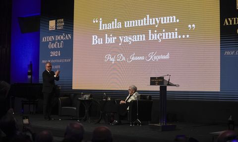 Prof. Dr. İoanna Kuçuradi'ye Aydın Doğan Ödülü Takdim Edildi