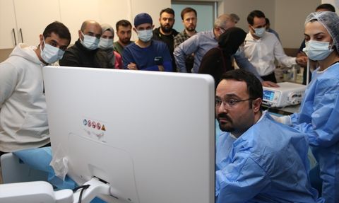 Sakarya'da Uluslararası Doktorlara Ameliyatsız Tedavi Eğitimi Verildi