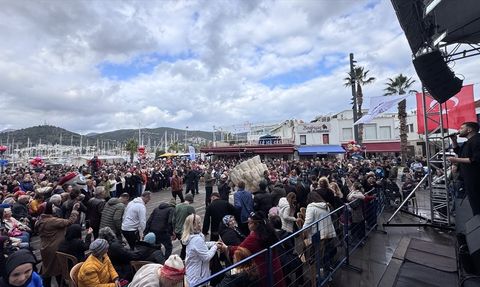 Bodrum'daki Hamsi Festivali'nde 3 Ton Hamsi İkram Edildi
