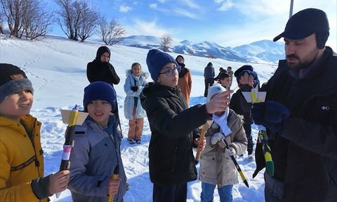 Erzurum'da Aileler Tarihi Aziziye Tabyası'nda Kayak ve Okçuluk Etkinliği Düzenledi