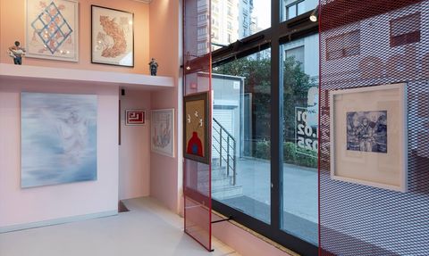 Pembe Bulutların Üstünde Sergisi Chi Art Gallery'de Açıldı