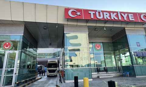 Sarp Sınır Kapısı'nda Rekor Tır Geçişi