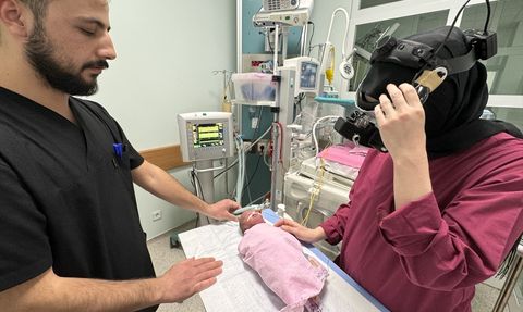 Ağrı'da Erken Doğan Ayaz Bebeğin Tedavisi Malatya'da Devam Ediyor