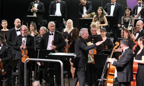Antalya Devlet Senfoni Orkestrası Kirill Troussov'u Ağırladı