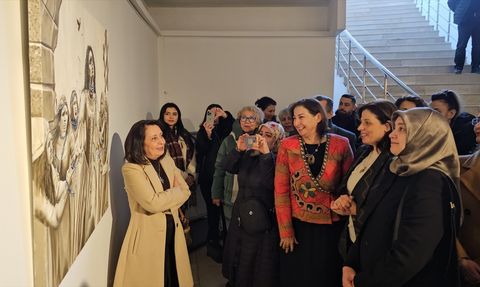 Çorum'da 71 Kadın Ressamın Ortak Sergisi Açıldı
