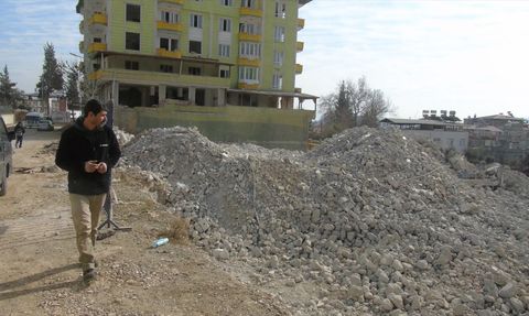 Depremde Hayata Tutunan Baba-Kız