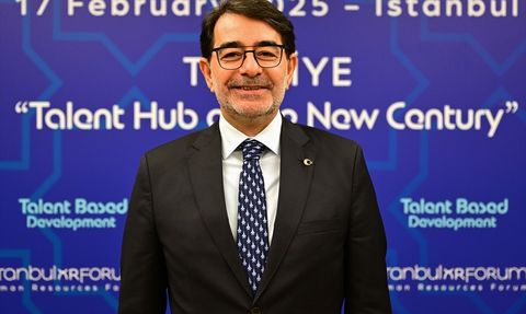 Eğitim İçin Yurt Dışına Giden Gençler: Türkiye'den Terk Değil, Fırsat Arayışı