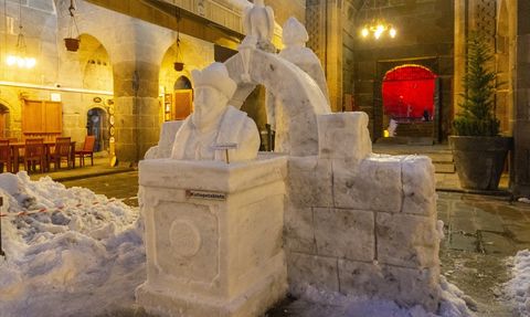 Kayseri'de Alaeddin Keykubad'ın Kardan Heykeli