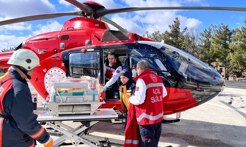 Mersin'de İkiz Bebekler İçin Ambulans Helikopter Havalandı
