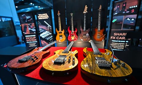 Müzisyen Cem Köksal, Yerli Elektro Gitar Üretimiyle Dünya Pazarına Açılıyor