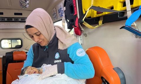 Şanlıurfa'da Ambulans Doğumu: Kadın Bebeğine Sağlık Görevlisinin Adını Verdi