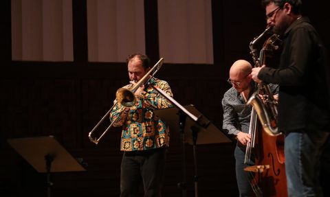 32. İzmir Avrupa Caz Festivali'nde Un Loco Poco Trio Dinleyicileri Büyüledi