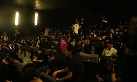 Adana'da Öğrenciler 'Ufkun Ötesinde' Belgeselini İzledi