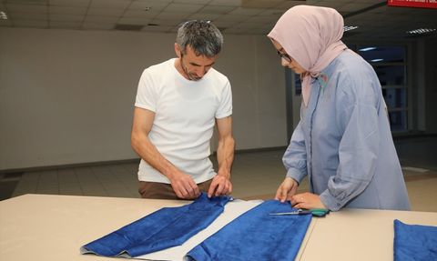 Antalya'da Kolon Kanseri Farkındalığı İçin Dikiş Etkinliği