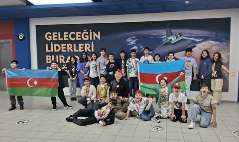 Azerbaycanlı Öğrenciler Uzay Kampı'nda Eğitim Aldı