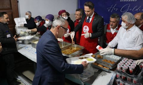 Bakan Bayraktar Yalova'da İftar Programına Katıldı