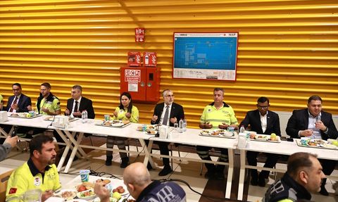 Çalışma ve Sosyal Güvenlik Bakanı Işıkhan'dan Mersin Limanı Vurgusu