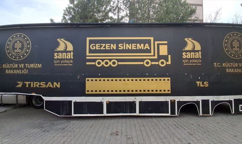 Gezen Sinema Tırı Beypazarı'nda Çocuklarla Buluştu