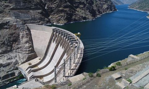 Karakaya Barajı'nda 40 Yıl Sonra Yenilenen Türbin Çarkı