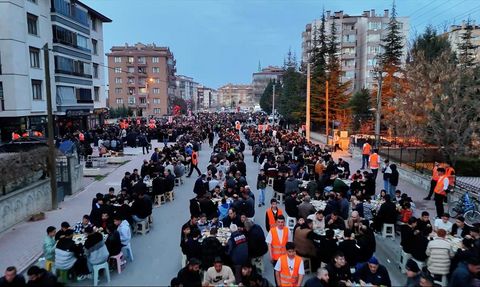 Konya'da Koman Kardeşlerden Birlik Beraberlik İftarı