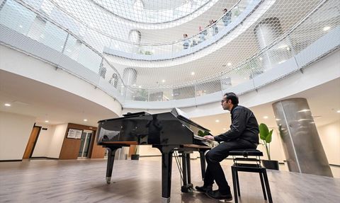 Mersin'de Otizmli Piyanist Klasik Müzik Dinletileriyle Dikkat Çekiyor