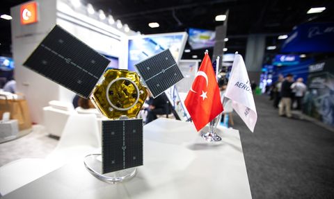 Türk Firmaları Uydu Teknolojileri Fuarında