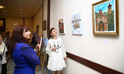 Bakü'de Sağlıkçı Ressamlar Sergisi