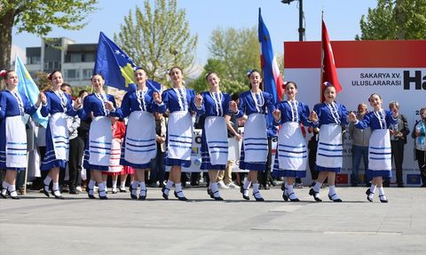 Sakarya 15. Uluslararası Halk Oyunları Festivali Coşkuyla Başladı