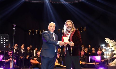 Trabzon'da Sağlıkçılardan Türk Halk Müziği Konseri