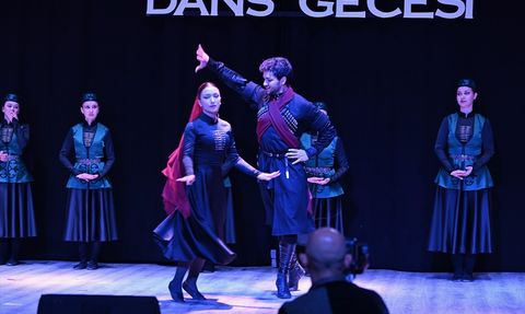 Düzce'de 'Kültürlerin Işığında Dans' Etkinliği Gerçekleştirildi