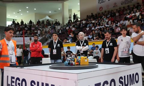 Hataybot Robot Yarışması'nda Başarılar Ödüllendirildi