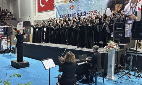 Karabük'teki 2. Bilim Şenliği'nde Genç Zihinler Projelerini Sergiledi