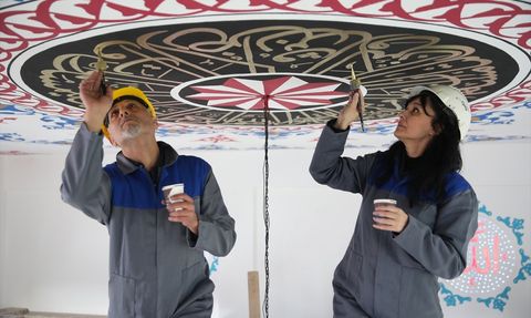 Ordu'da Nakkaş Çifti Cami Duvarlarını Süslüyor