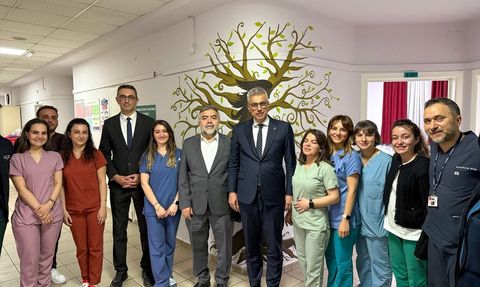 Sağlık Bakanı Memişoğlu, Dünya Ebeler Günü'nü Kutladı